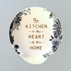 Demdaco “The Kitchen is the Heart of this Home” Ceramic Spoon Rest